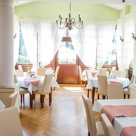 U Pana Cogito ゲストハウス 3*